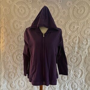 Habitat Women's Purple Plum color Hoodie, zips up, pockets
